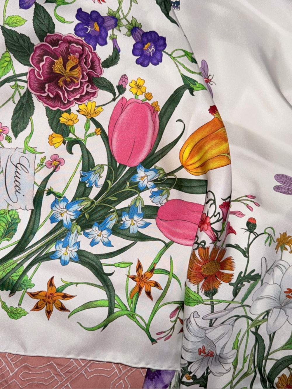 Gucci White Floral Garden Print Throw with Multicolor Blooms - Picture 4 of 4